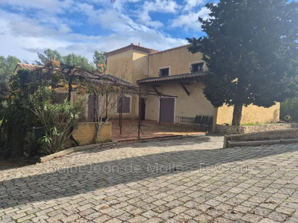 Maison 2 pièces 250 m² 