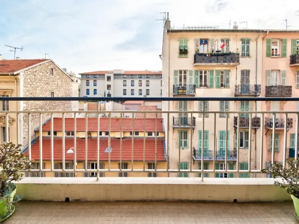 NICE RIQUIER - APPARTEMENT 3 PIECES DE 70M² A VENDRE - TRAVERSANT - 2 BALCONS - PROCHE DES 