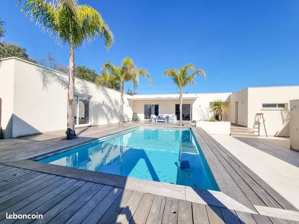 Villa contemporaine de plain-pied avec piscine et grand jardin - Saint-Gély-du-Fesc (Hérault) 