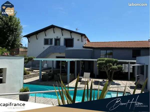 Maison 7 pièces 258 m² 
