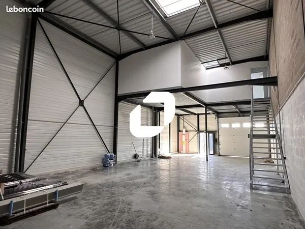 Local d'activité 232 m² 