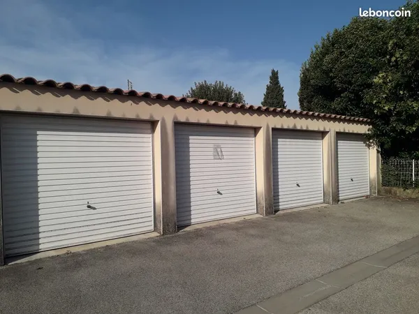 Parking/box 15 m² Morières-lès-Avignon 
