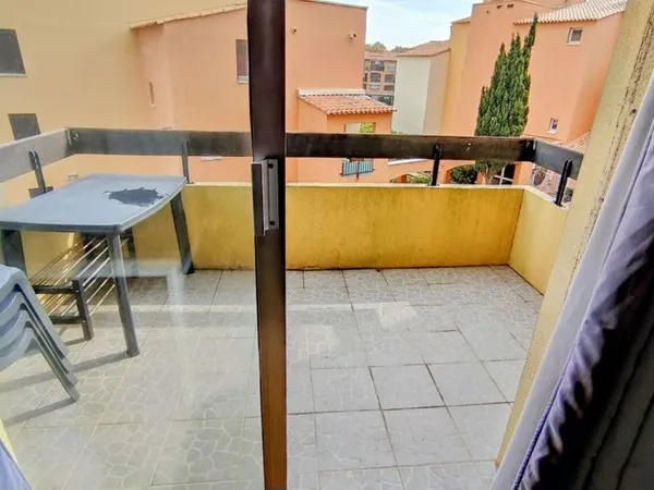 LE CAP D'AGDE: Situé sur l'île des pêcheurs: 2 ème étage, appartement de type STUDIO-CABINE 