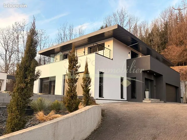Villa 7 pièces 232 m² 