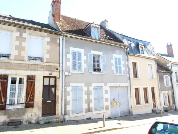 Immeuble de rapport à rénover Centre ville LA CHARITE SUR LO 
