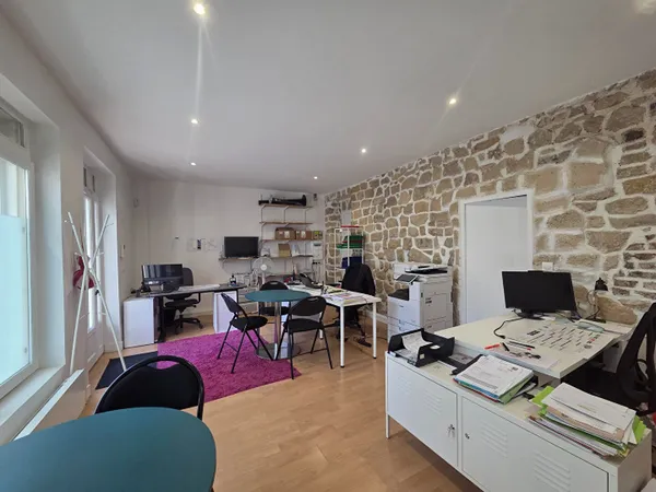 PARIS 20e - BUREAU DE 37M² EN BON ETAT 