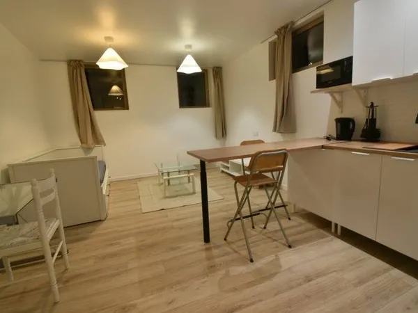 Studio 1 pièce 24 m² 
