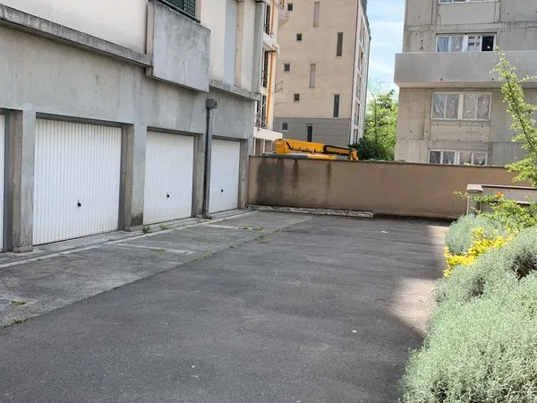 Garage quartier des Arenes 
