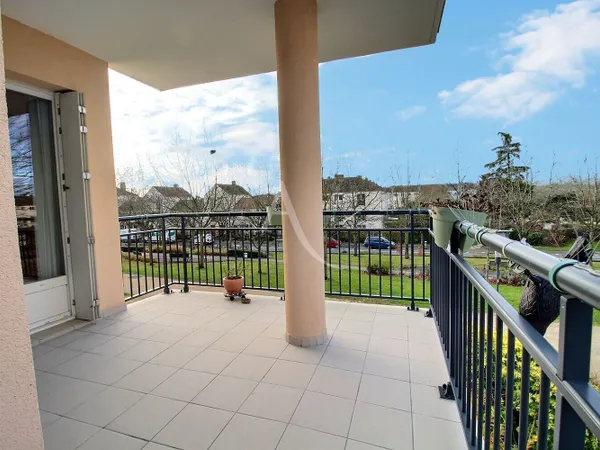 Appartement de 5 pièces 104m2 avec terrasse sur le mail 