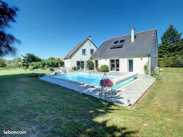 Propriété 11 pièces 245 m² 