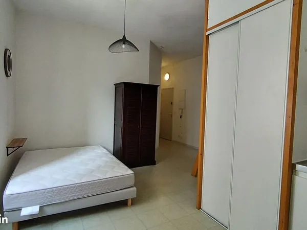 Studio 1 pièce 24 m² 
