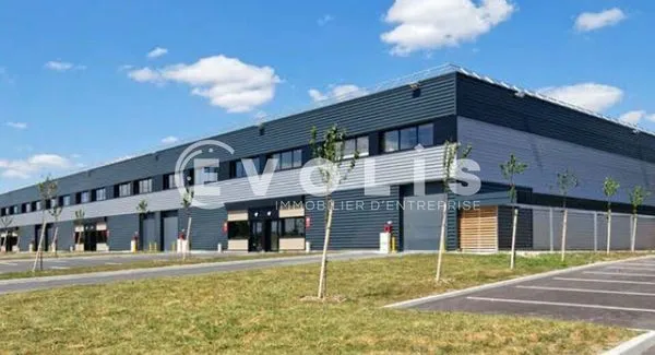 Locaux d'activité - A LOUER - 1 100 m² divisibles à partir de 313 m² 
