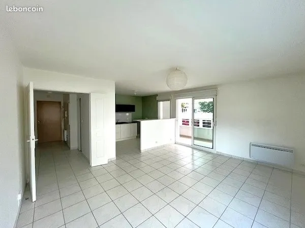 2 pièces 53m2 + balcon + parking - Rd Point de Vannes / Ste Thérèse 