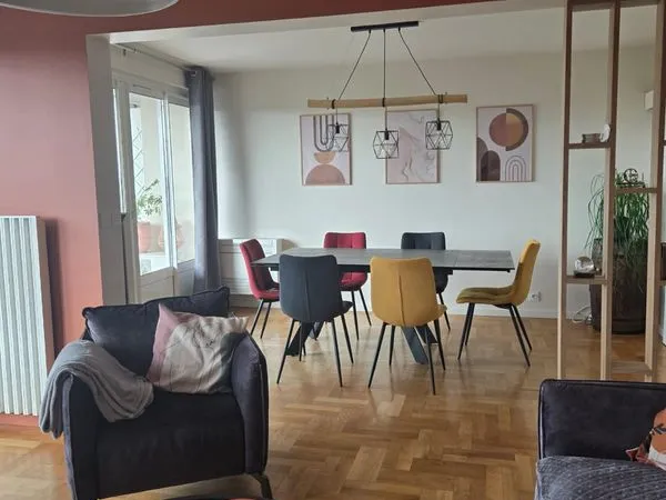 Appartement 105 m² - dernier étage - vue dégagée - traversant - entièrement rénové 
