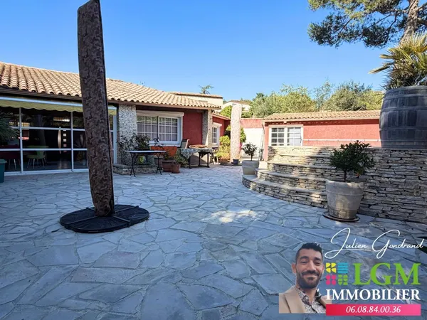 Nîmes Ouest - Maison de plain-pied de 100 m² sur un terrain de 350 m² avec garage et piscine 