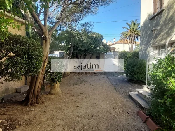 VILLA T6 + T3 PROCHE COMMODITES 