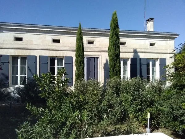 Vends Charteuse avec gîte à Arsac sur la route des châteaux du Médoc - 8 chambres, 483m² SUR 2 