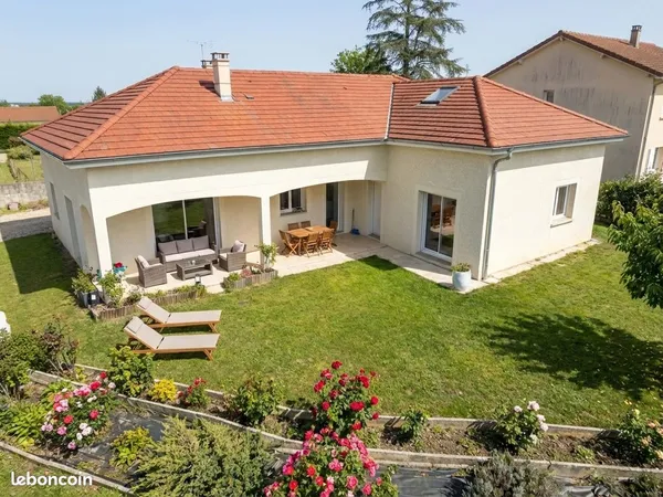 Villa Contemporaine d'Exception (2015) - 210m² Hab. - Vue Panoramique - Quartier Nord Oyonnax 