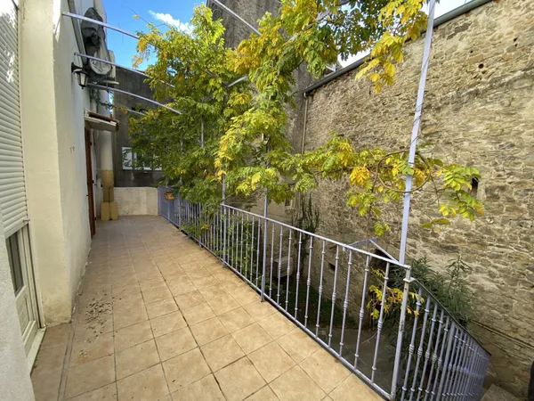 T2+terrasse et cours 
