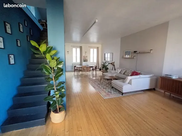 Loue grand duplex avec jardin privatif et box/garage 