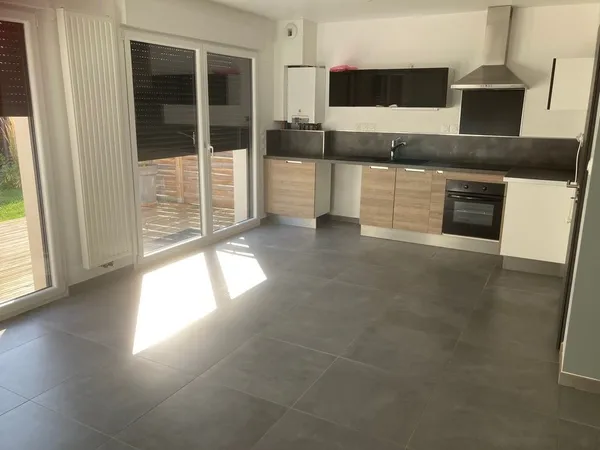 MAISON RECENTE PROCHE AUTOROUTE 