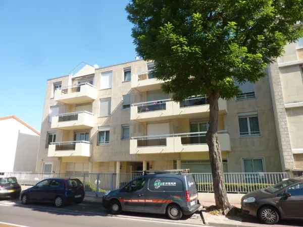 STUDIO 800m RER 'LE PARC' 