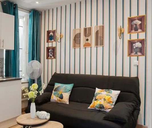 Beau studio meublé avec terrasse - Prêt à vivre 