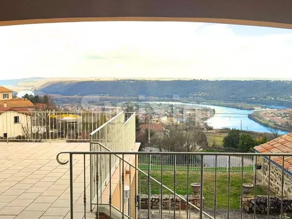 Propriété 5 pièces 280 m² 