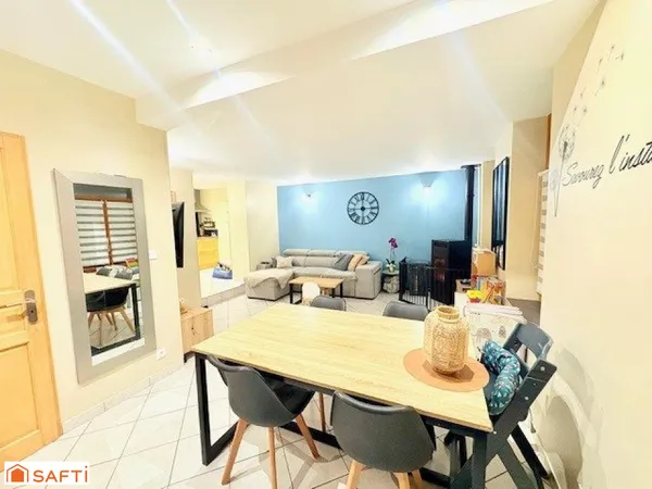 Maison semi individuelle entièrement rénovée avec Garage !! Coup de coeur assuré 