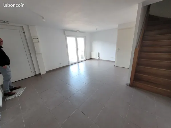 Bureau Location Hem  75m² 760€