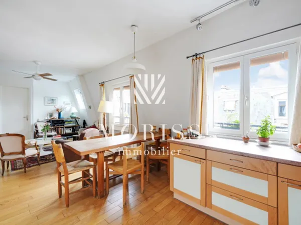 APPARTEMENT 4 PIÉCES ATYPIQUE - DERNIER ÉTAGE - COUP DE COEUR - 