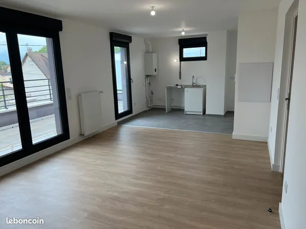 Appartement 2 pièces Livry-Gargan avec grande terrasse + parking 