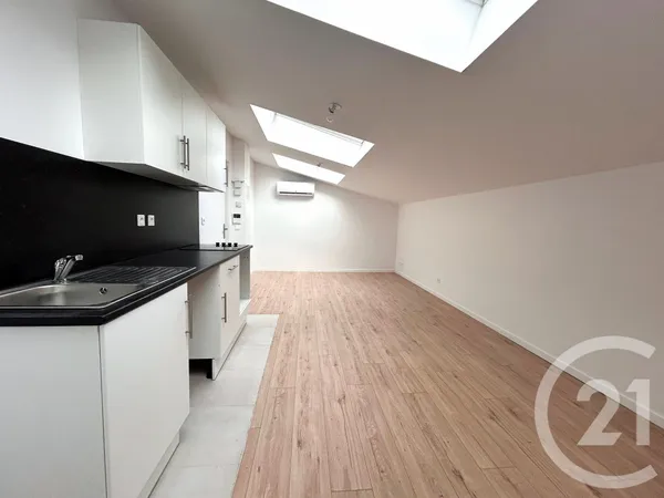 Studio 1 pièce 25 m² 
