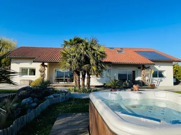 Superbe villa avec vue degagee et grand terrain