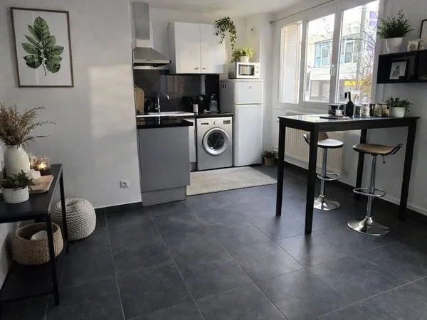 Studio 1 pièce 27 m² 