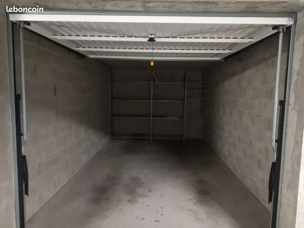 Parking - Garage Location Pluneret   120€