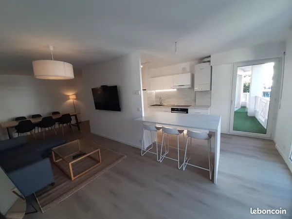 Appartement 6 min Gare / 2 chambres /Balcon 
