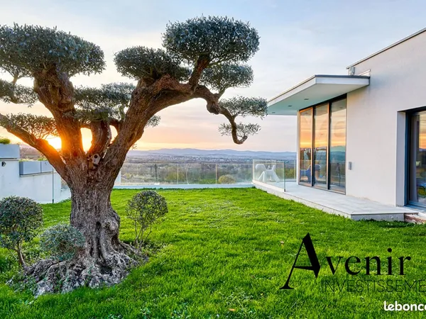 Maison 7 pièces 235 m² 