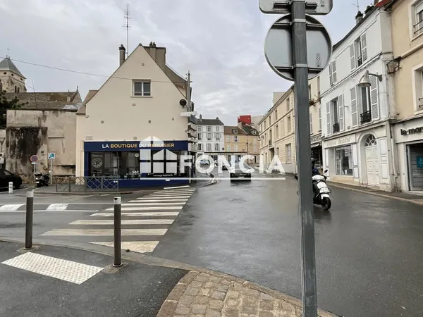 Plein coeur du centre ville de Longjumeau, commerce de 143m2, bar, PMU, café, activité depuis plus 