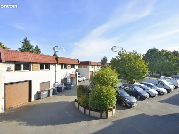 Local d'activité 228 m² 