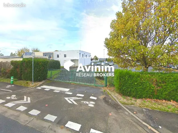 Bureaux 554 m² Ormes 