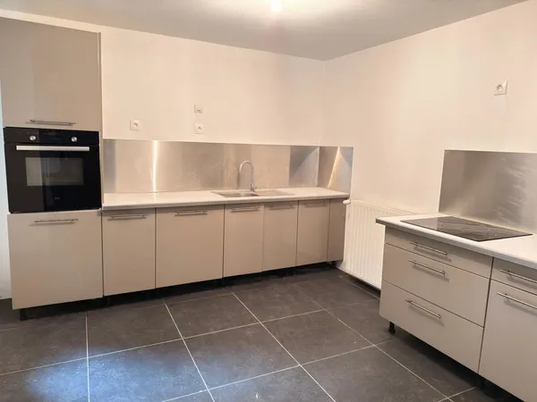 Maison-appartement de 140 m2, 4 ch, terrasses et garage 