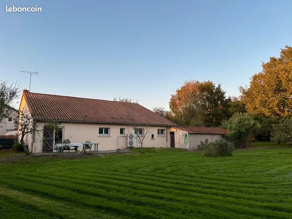 Loue Maison de Village à Chateau Garnier 86350 