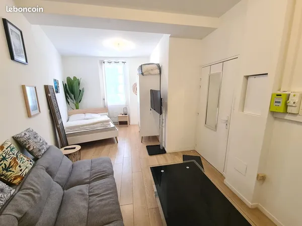 Studio 1 pièce 25 m² 