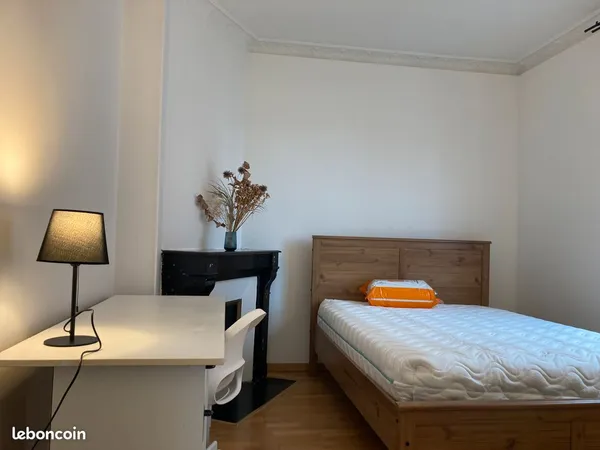 Place Coloc à 2 dans appart meublé 52m2 m2 - Metro 7 et 14 