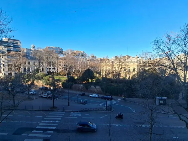 Magnifique studio avenue de Friedland 