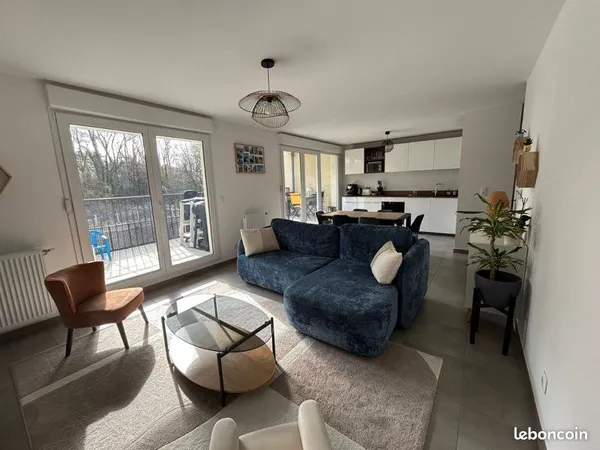 Appartement T4 traversant et lumineux - 84 m² + balcon + garage 