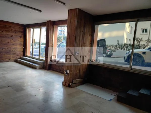 MURS COMMERCIAUX 56 M² LE CANNET 