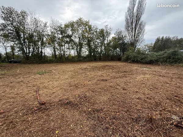 Terrain 704 m² BESSINES 