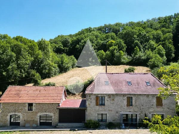 Maison 265m² à Strenquels 8 pièces, 6 chambres. 